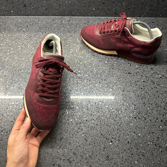 LOUIS VUITTON MENS RUN AWAY BURGUNDY EU 40 (FIT A UK 7)