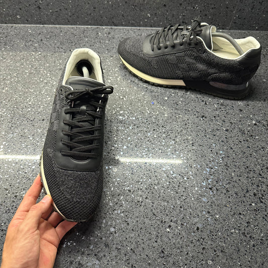 LOUIS VUITTON MENS RUN AWAY BLACK EU 42.5 (FIT A UK 9.5)